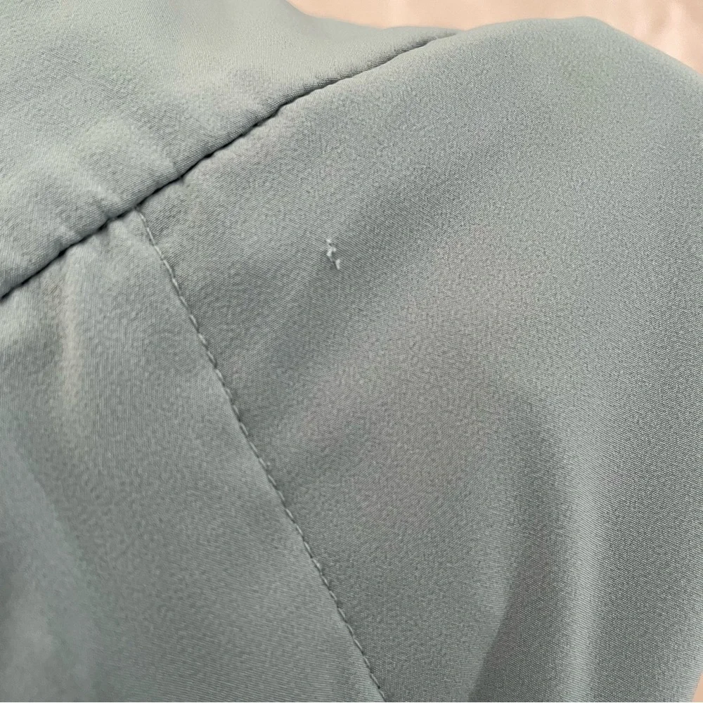 Lululemon shorts size 34 - Picture 11 of 11